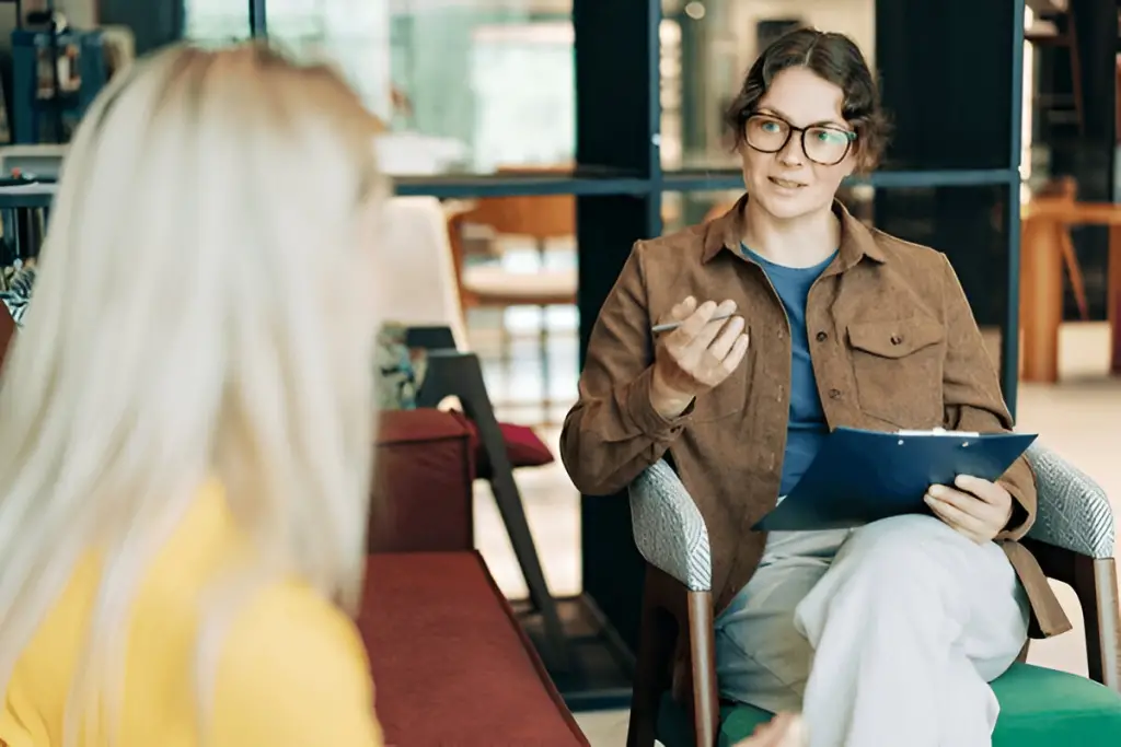 Therapist speaking to blonde client.